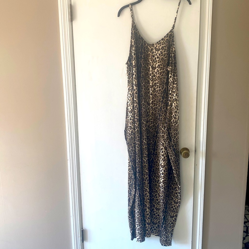 Tee for the Soul leopard maxi dress. NWT. Very oversized